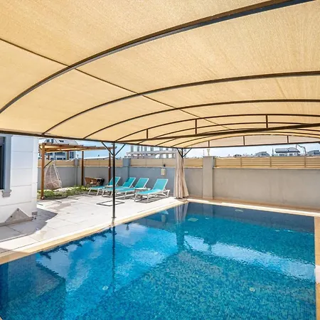 Villa Secluded With Private Pool In