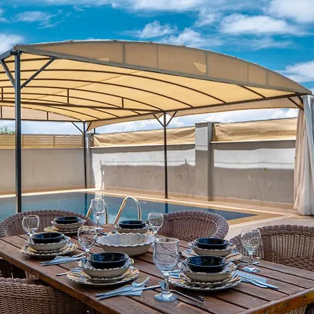 Villa Secluded With Private Pool In